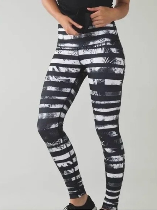 lululemon athletica Pants - Lululemon Wunder Under Shady Palm Leggings Size 6 Black White Yoga Pants